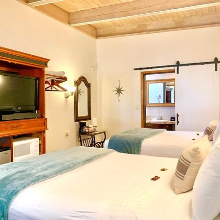 Breakers Boutique Inn Westport Bagian luar foto
