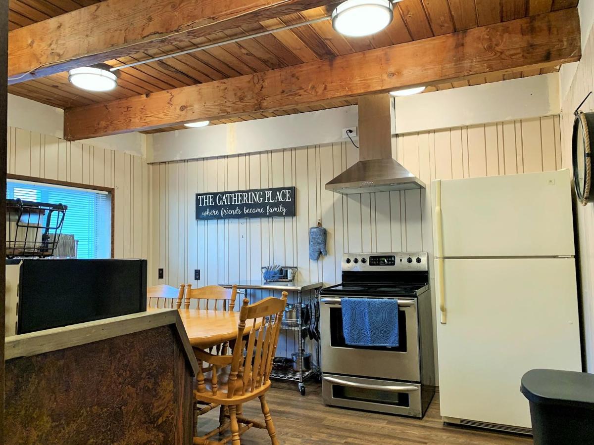 Breakers Boutique Inn Westport Bagian luar foto