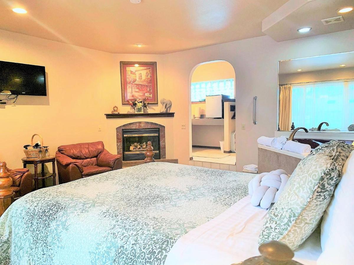 Breakers Boutique Inn Westport Bagian luar foto
