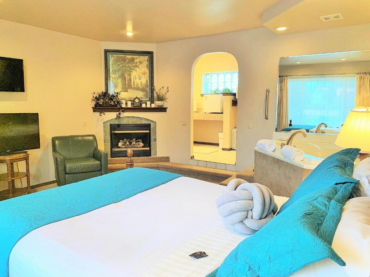 Breakers Boutique Inn Westport Bagian luar foto