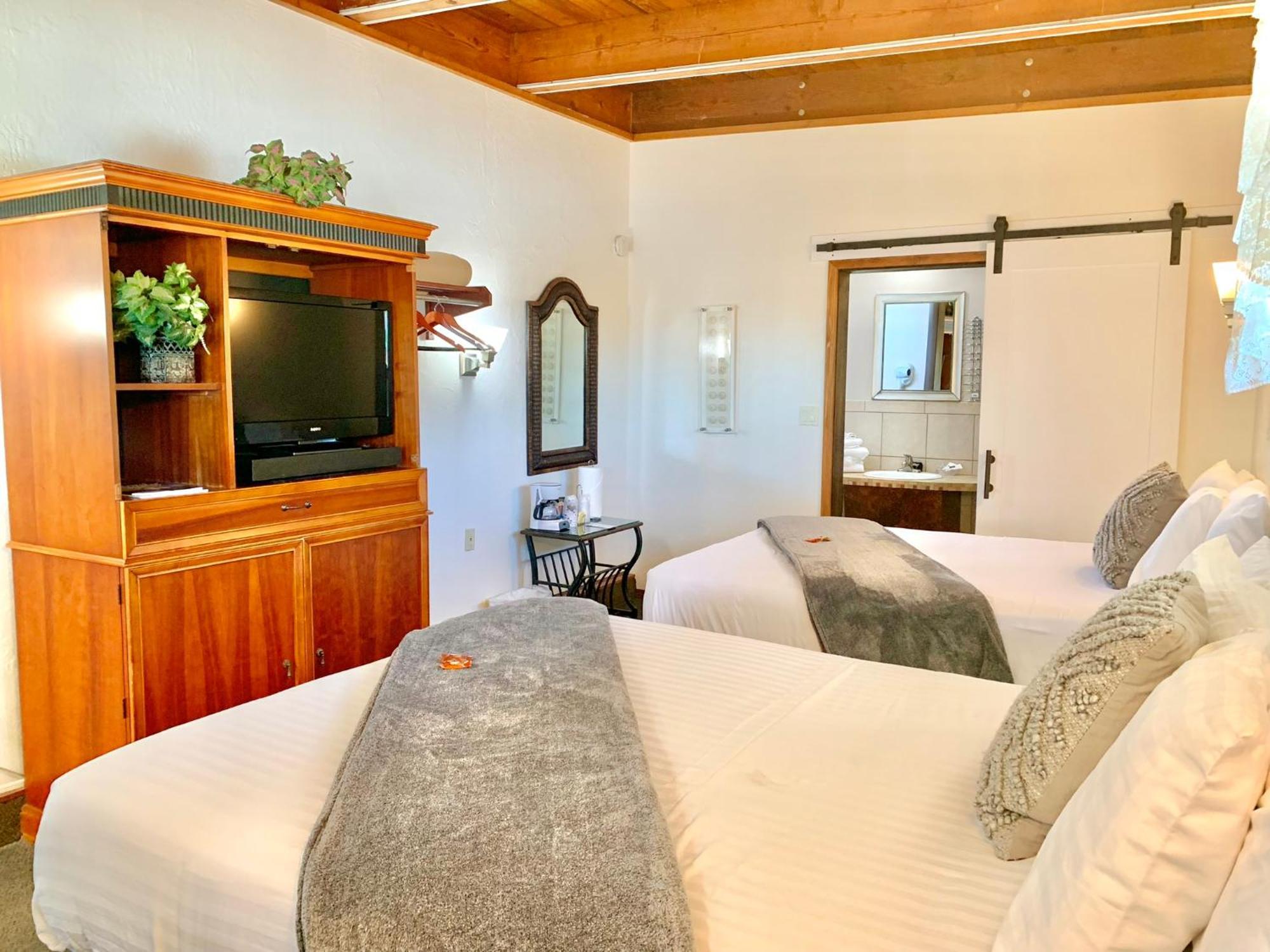 Breakers Boutique Inn Westport Bagian luar foto