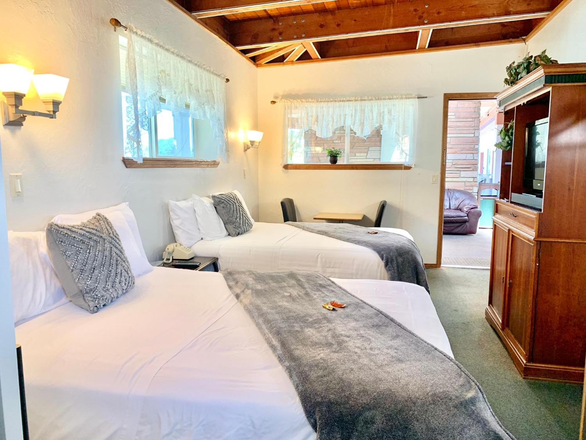 Breakers Boutique Inn Westport Bagian luar foto